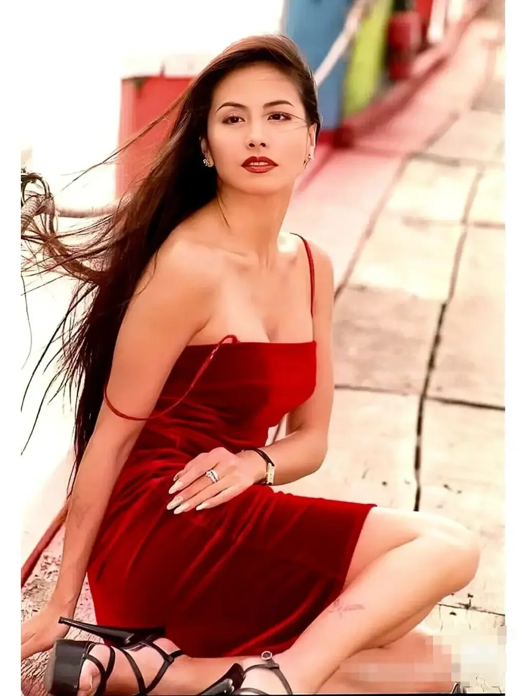 妩媚，风情万种女人味十足，还有什么形容词