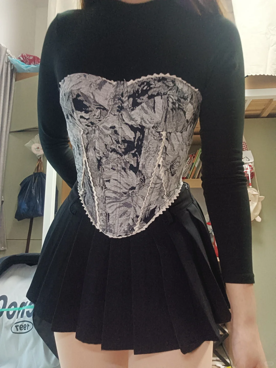 鱼骨胸衣到底有谁在穿