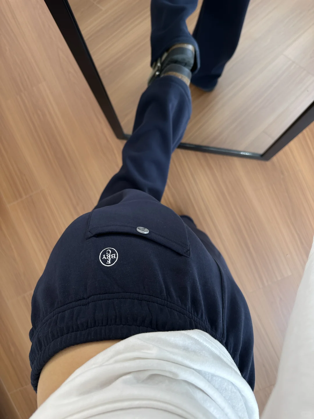 jennie味很浓的藏青色卫裤！！！