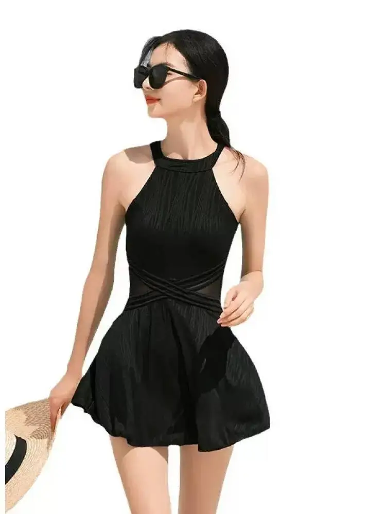 纯欲风挂脖泳衣绝了！泡温泉超吸睛