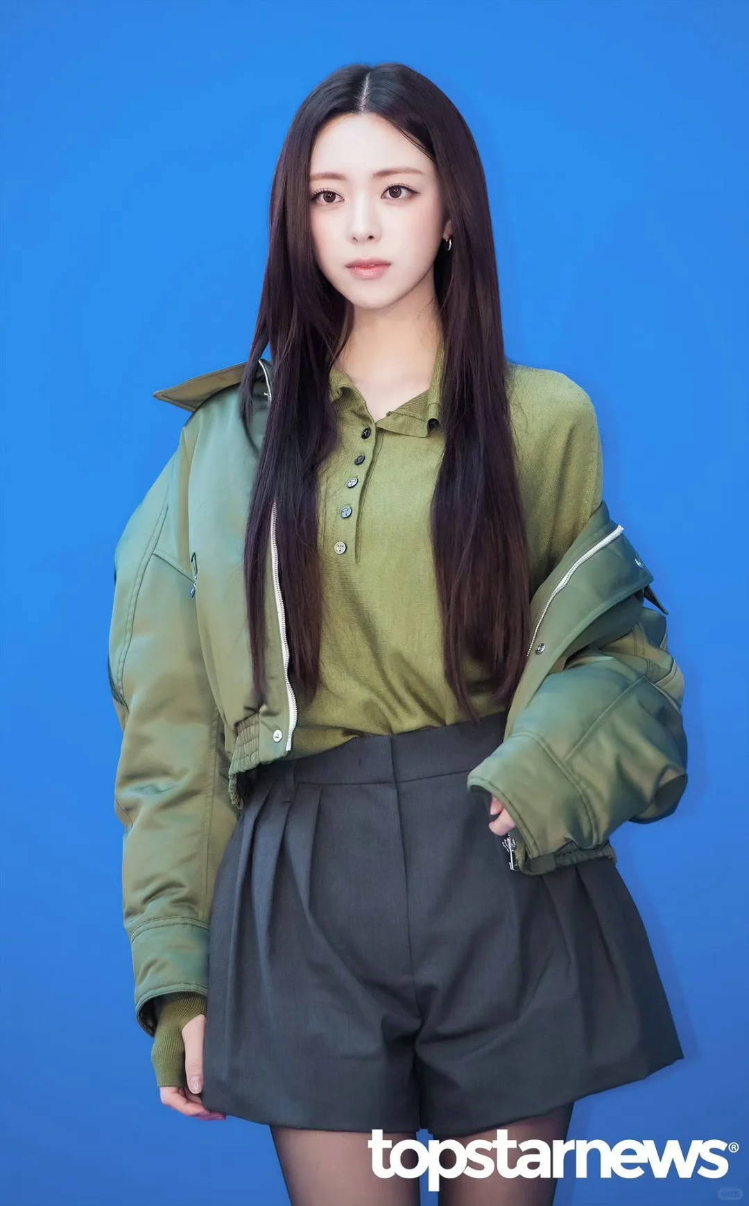 申有娜黑丝➕高跟👠，修长美腿好吸睛～