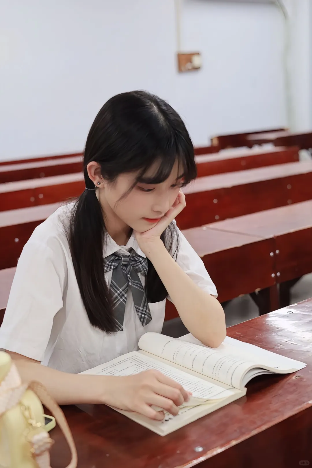 被教室里的她萌到了！！！