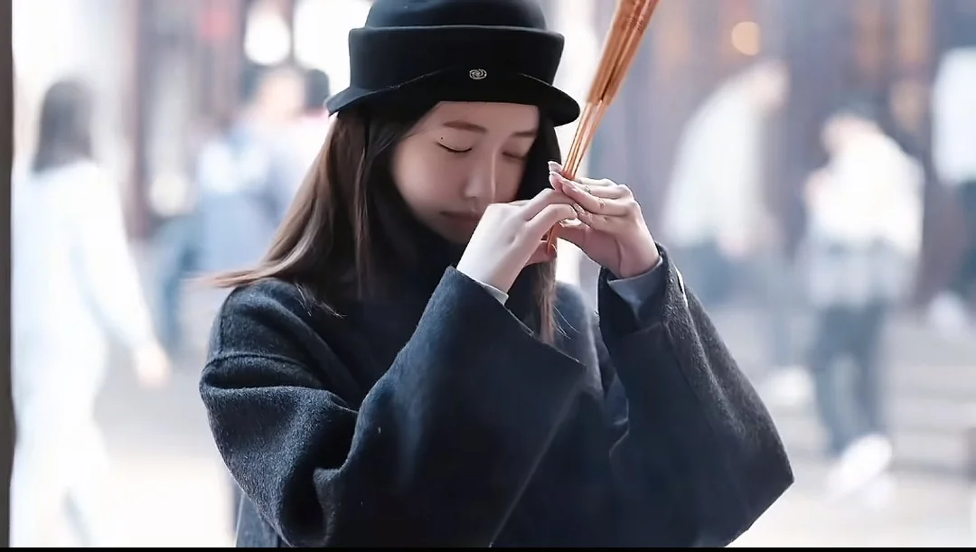 苏州蹲互勉模特，风格如图