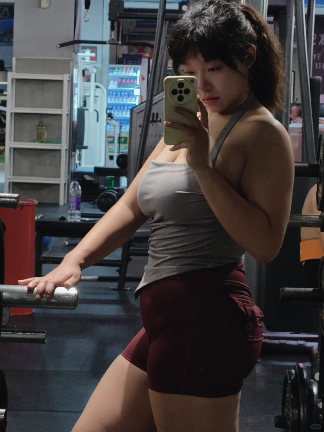 健身女的肌肉是练出来的、成为一个有力量的