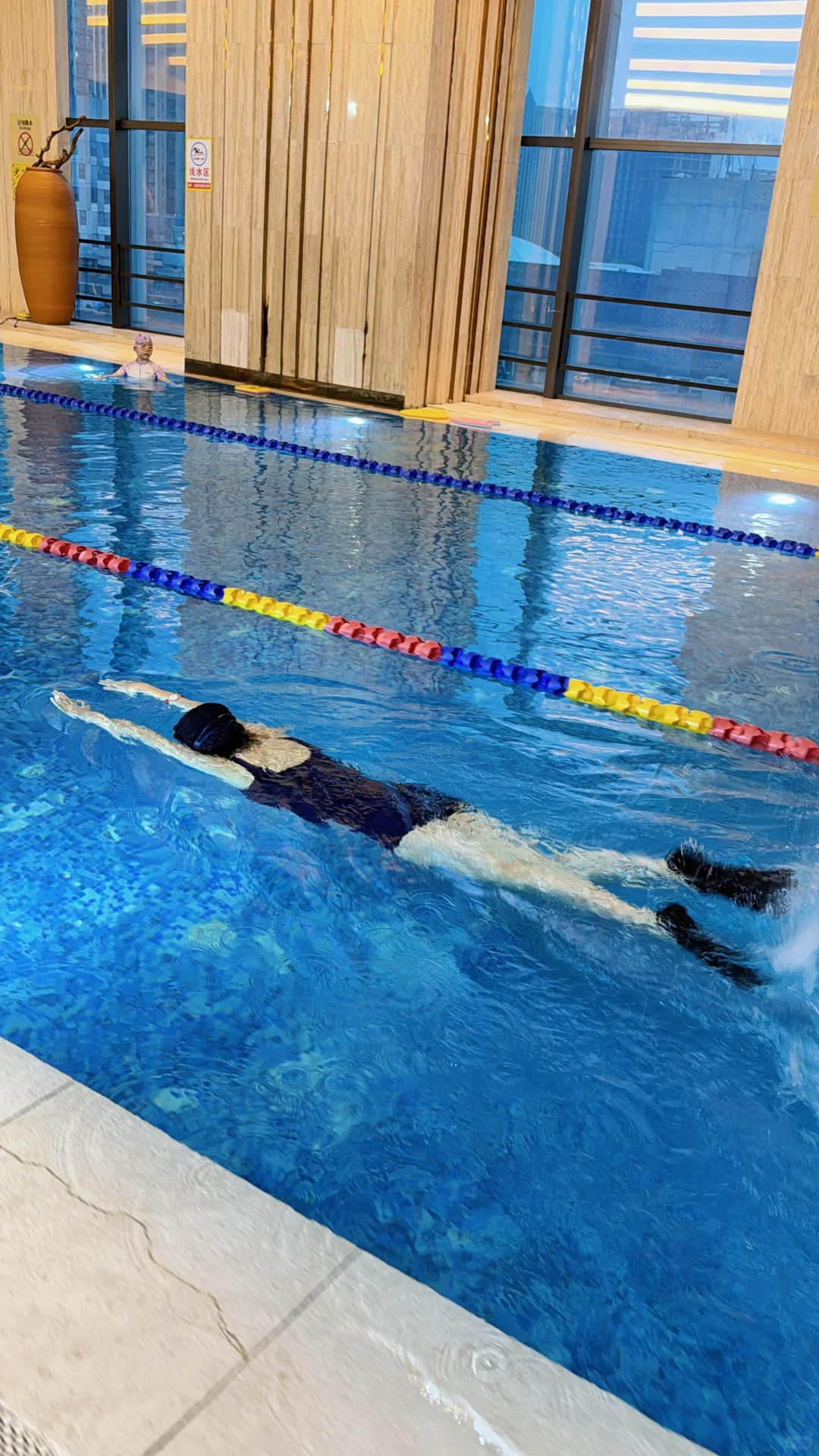 东莞游泳女教练｜成年人解压方式