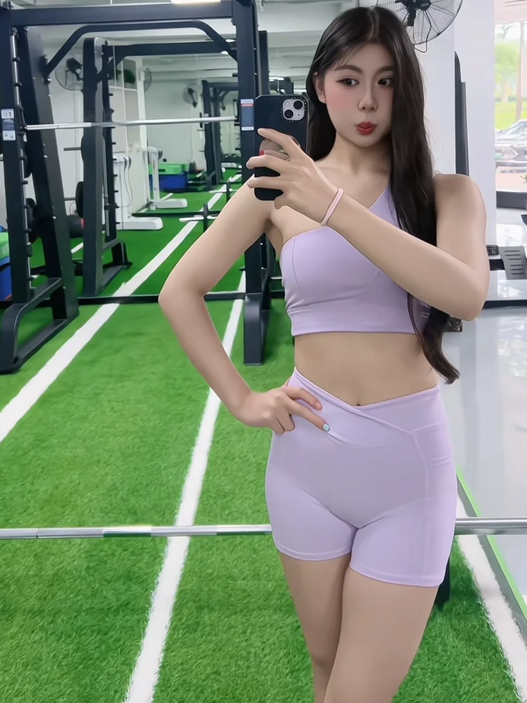 健身美女、姐姐会健身也懂温柔、这也太紧身