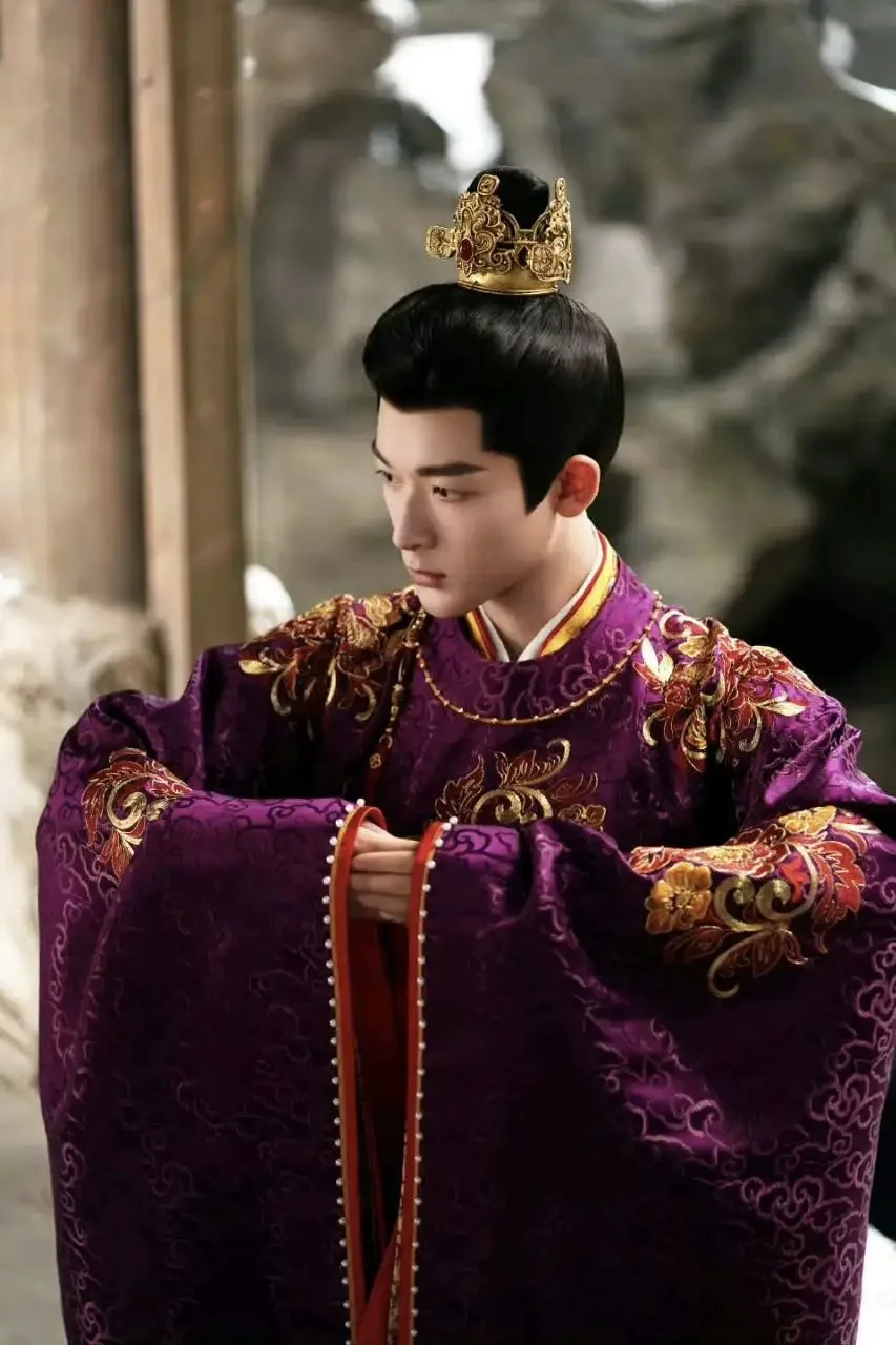 反差萌重生双强爽文，她靠破案逆袭成皇后！