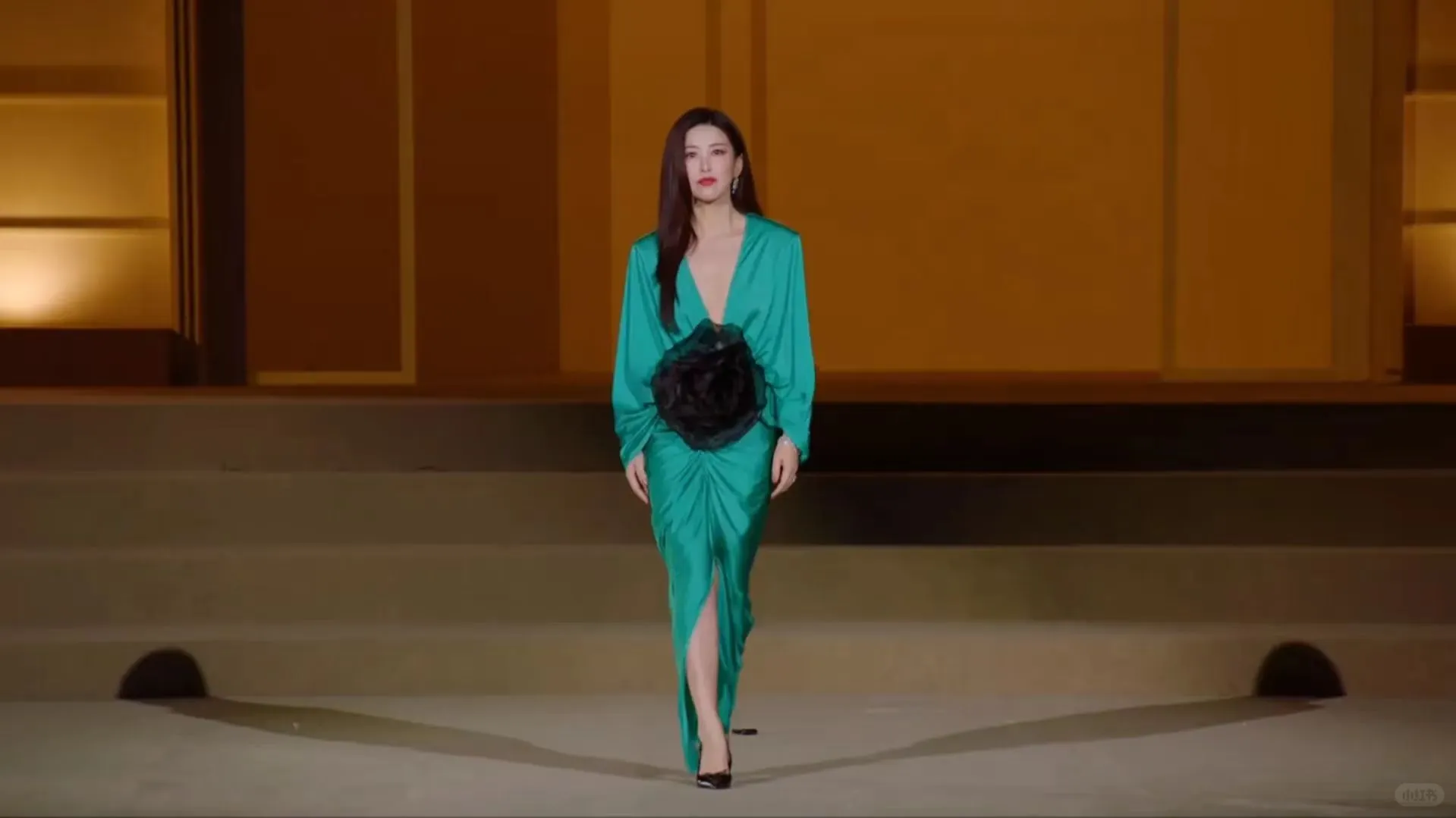 风情万种，活色生香——被40+的她撩到了