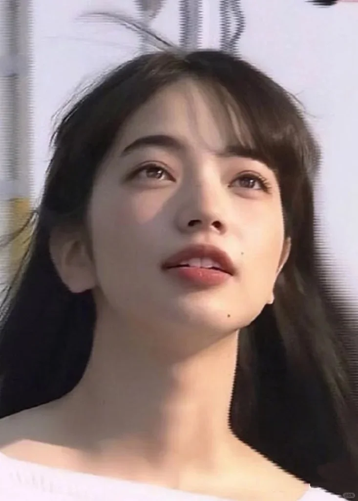 美人都是大眼睛 精致鼻 轮廓清晰