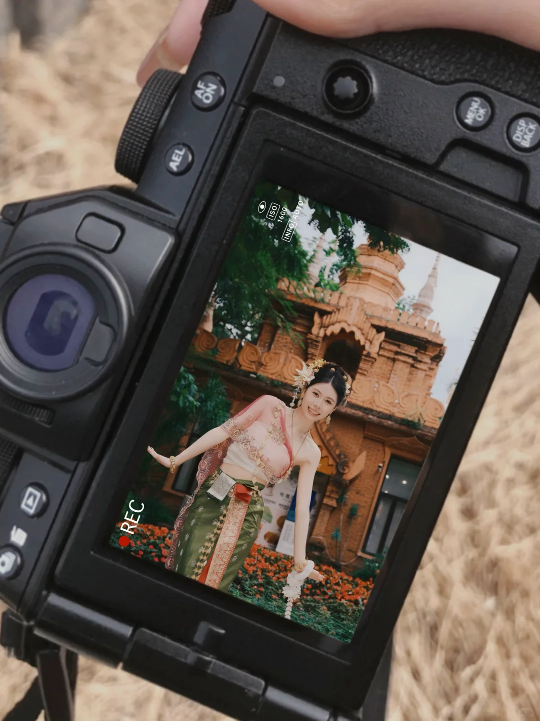 曼听公园的女生：找这个女摄不踩雷