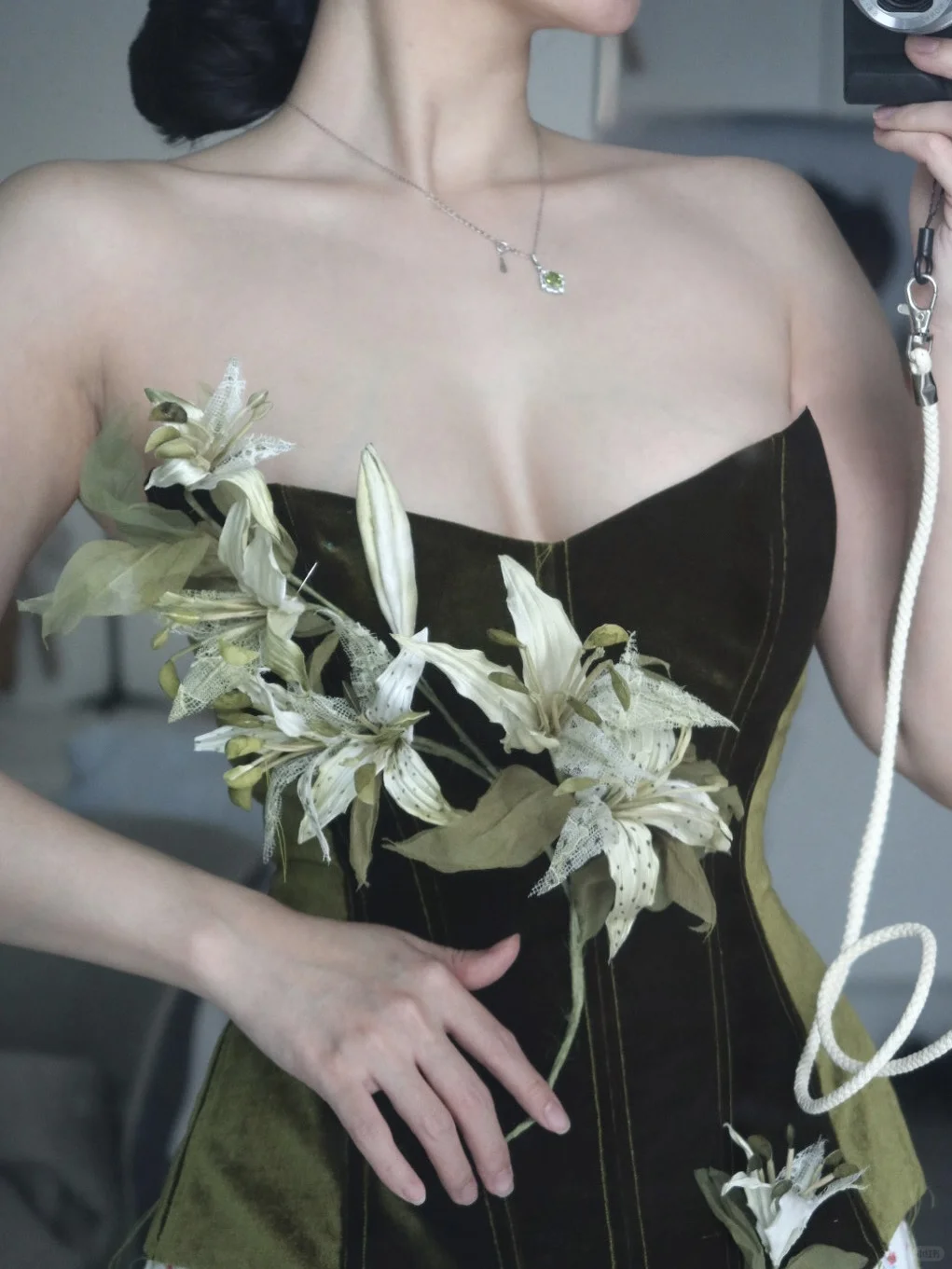 零基础与友人一起做的烫花胸衣