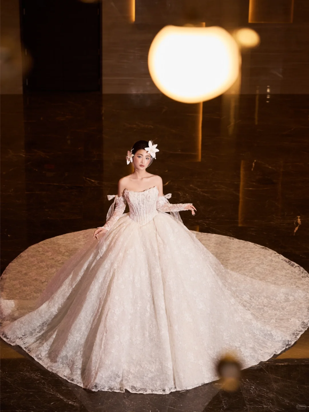 穿上了蕾丝婚纱｜怎么能拍的这么高级呢！