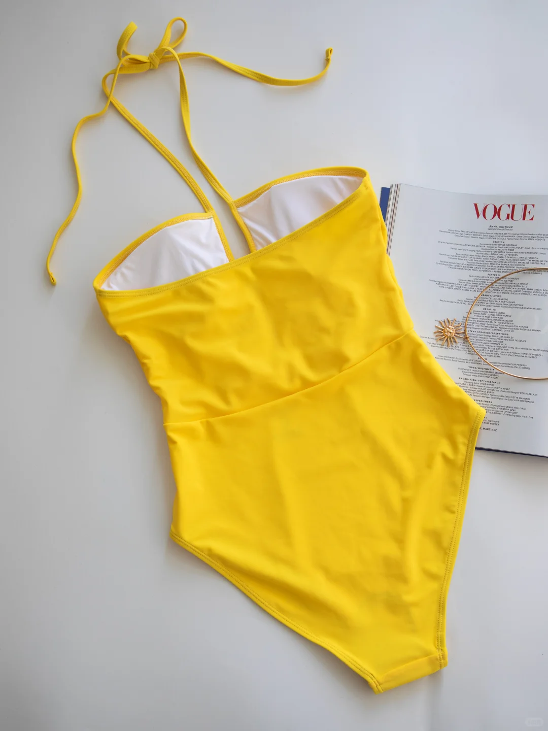 真的有被这一条亮色泳衣惊艳到！