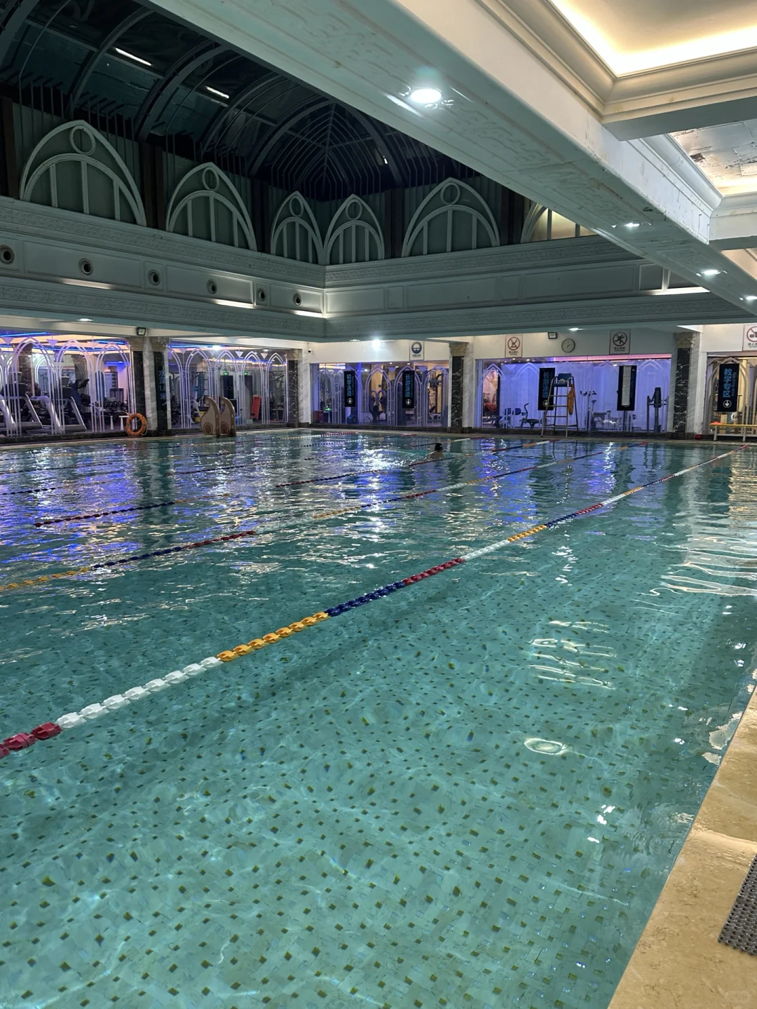 跟着女教练学游泳🏊‍♀️