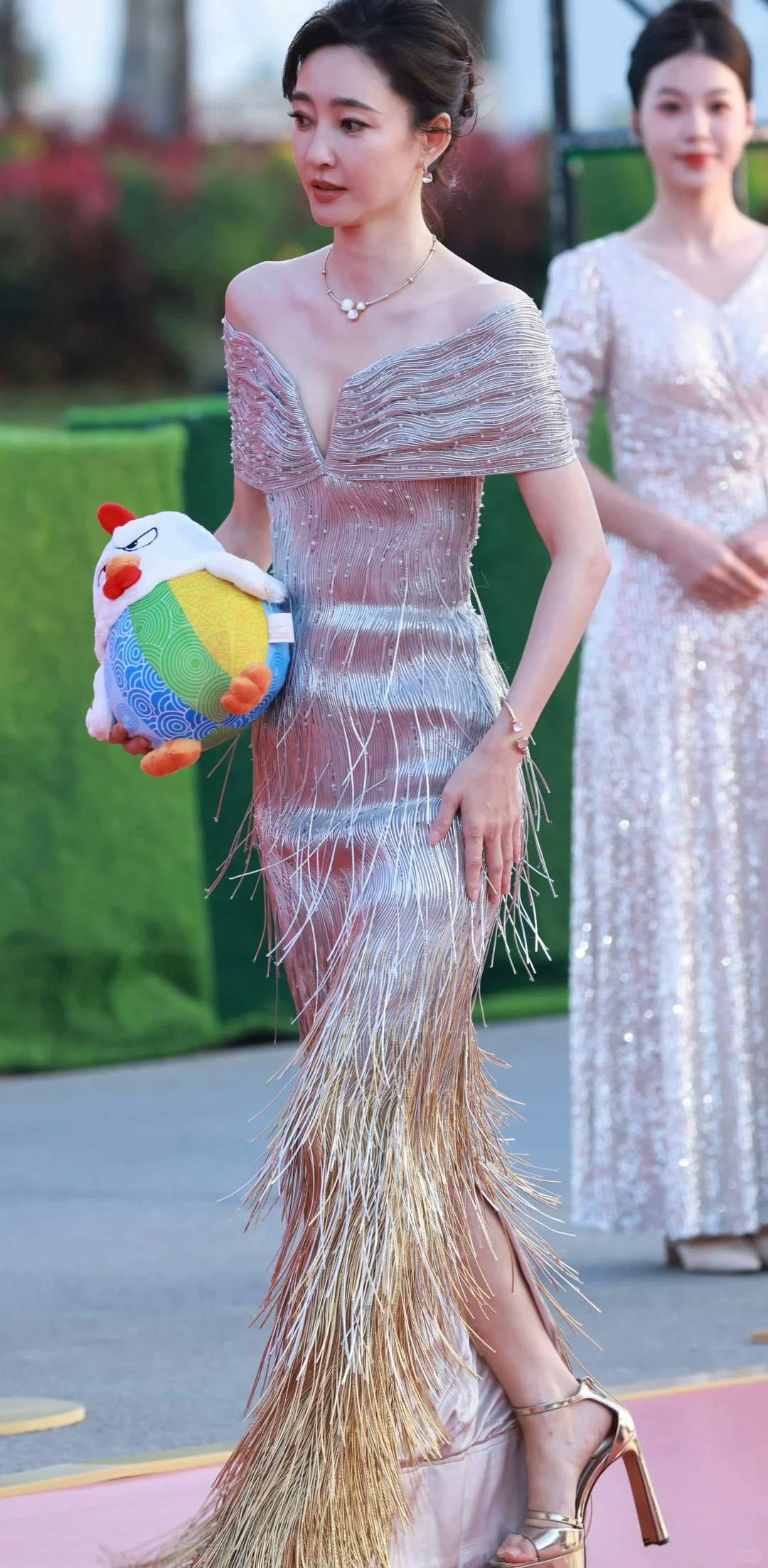 王丽坤 松弛且高雅 美