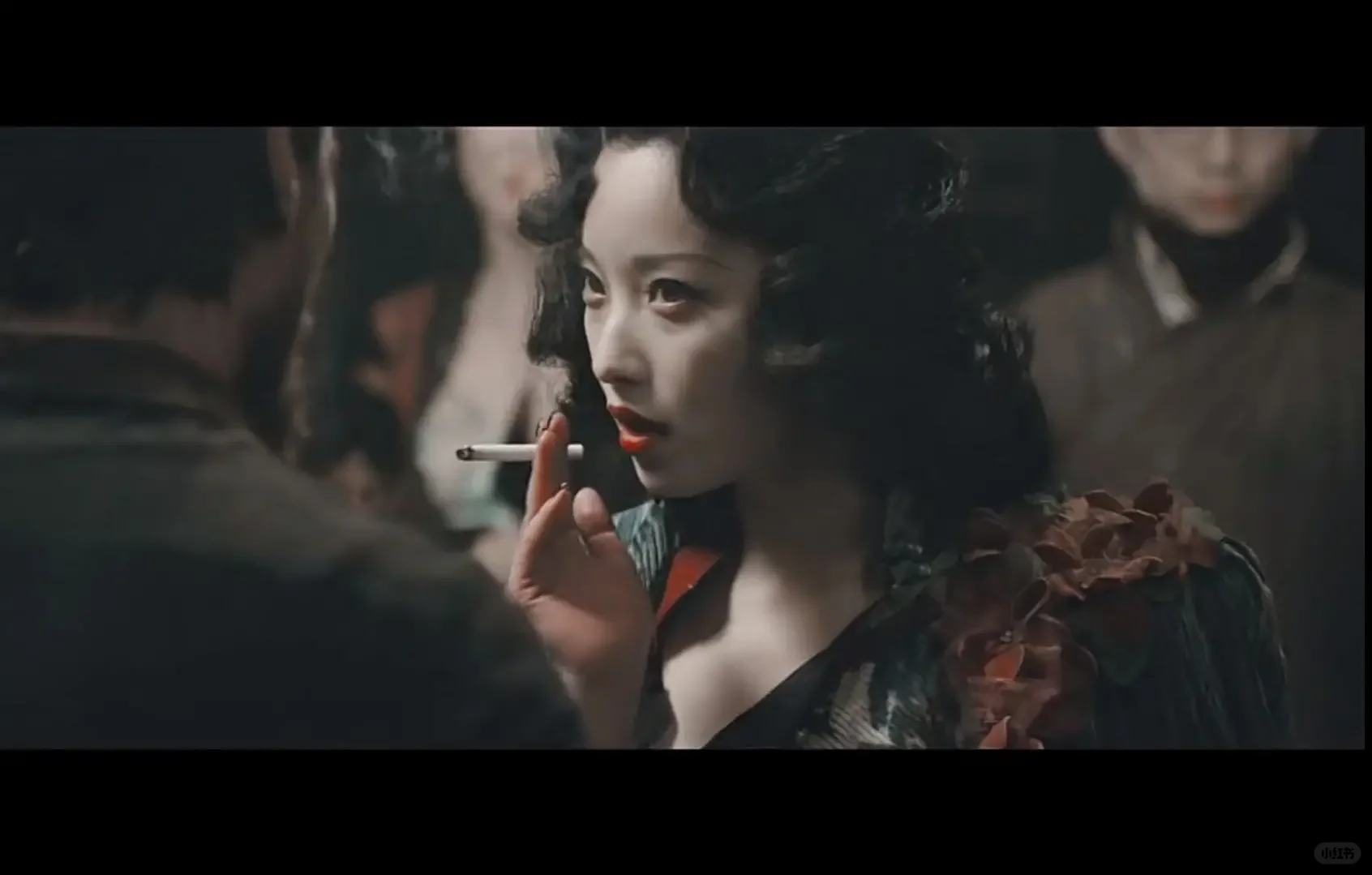 妩媚，风情万种女人味十足，还有什么形容词