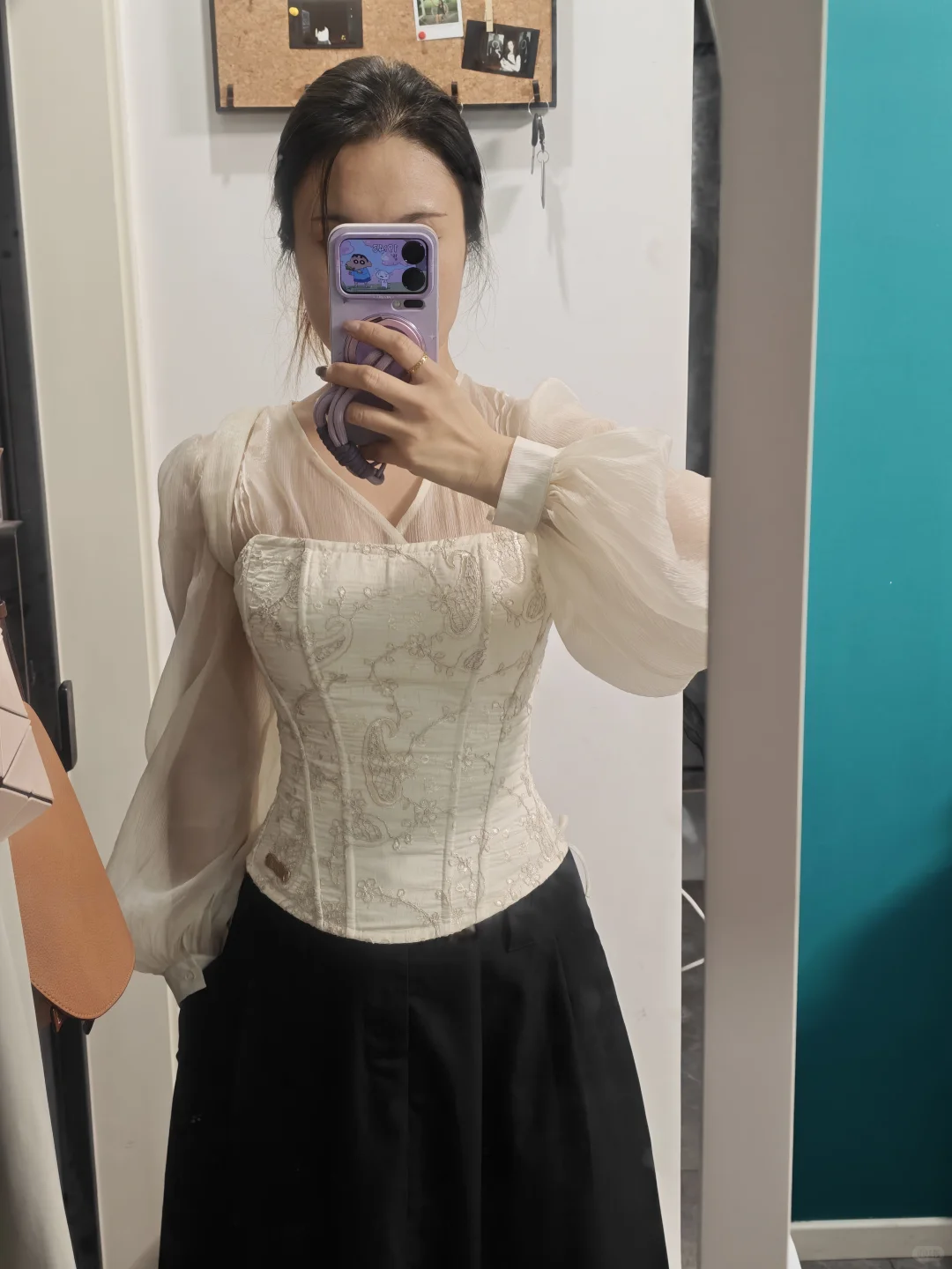 lanyi家黑白两色打底，秋冬也可以穿胸衣