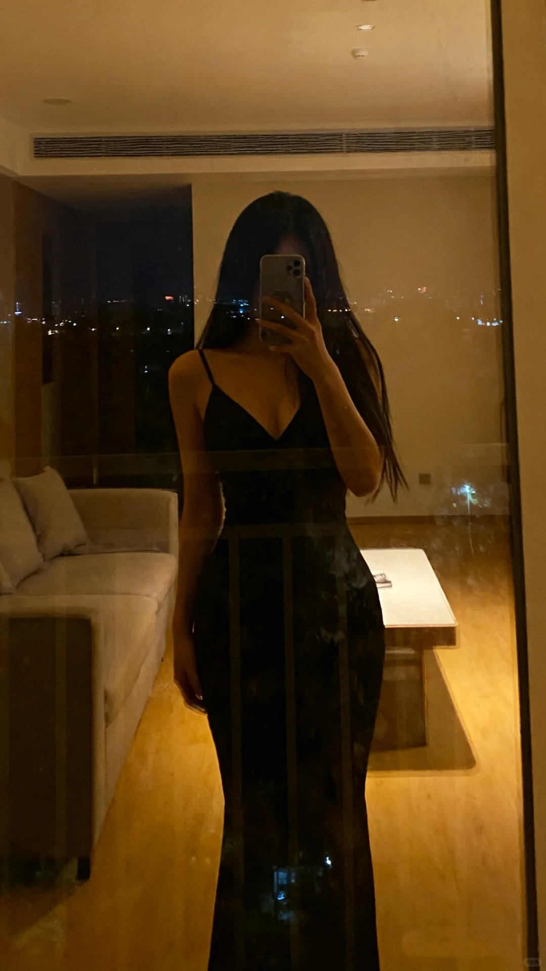 吊带+v领+包臀裙真的是王炸꒰꒪꒫꒪⌯꒱