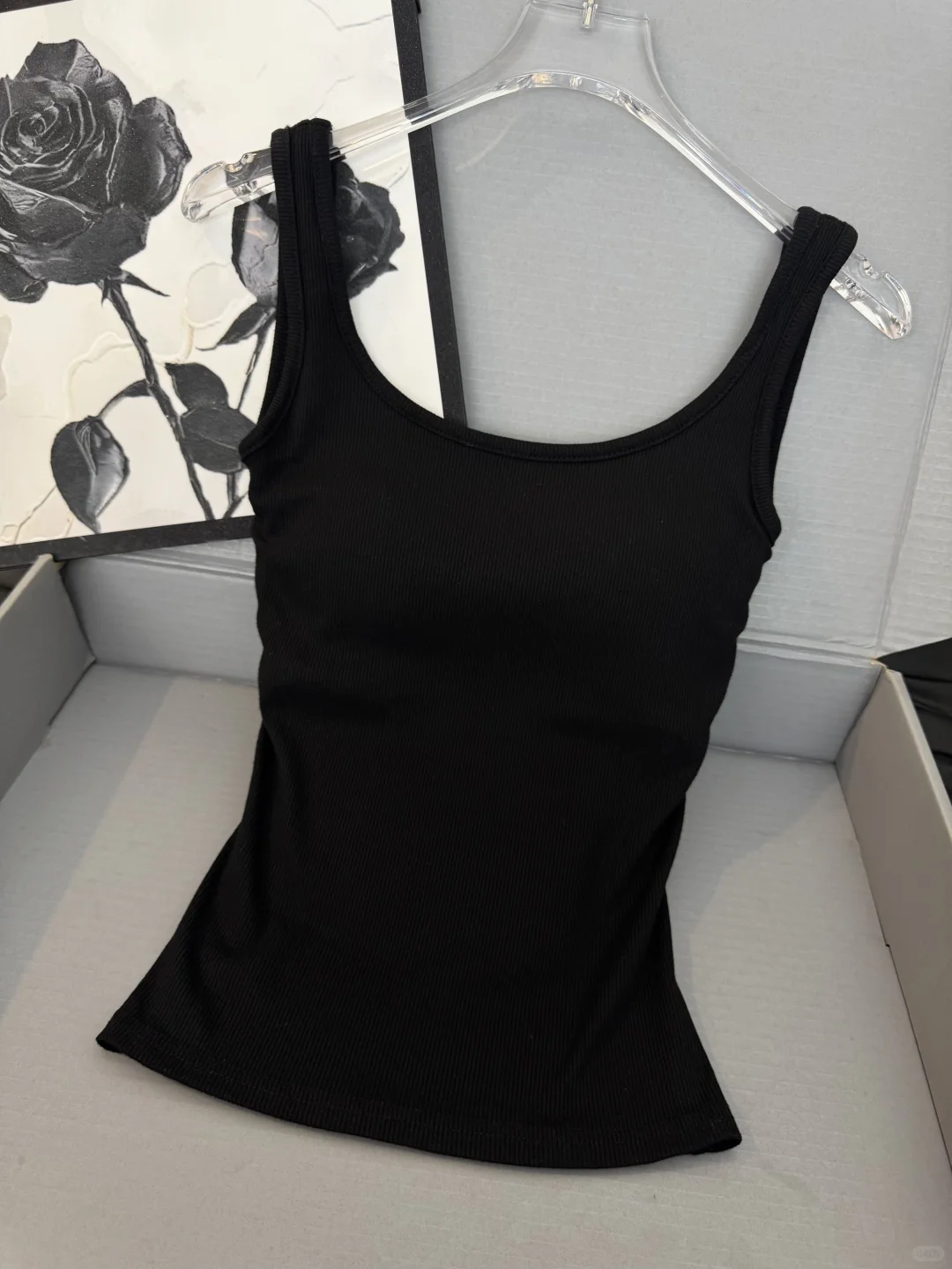 谁懂这一套的杀伤力！大露背配工装裤太帅了！