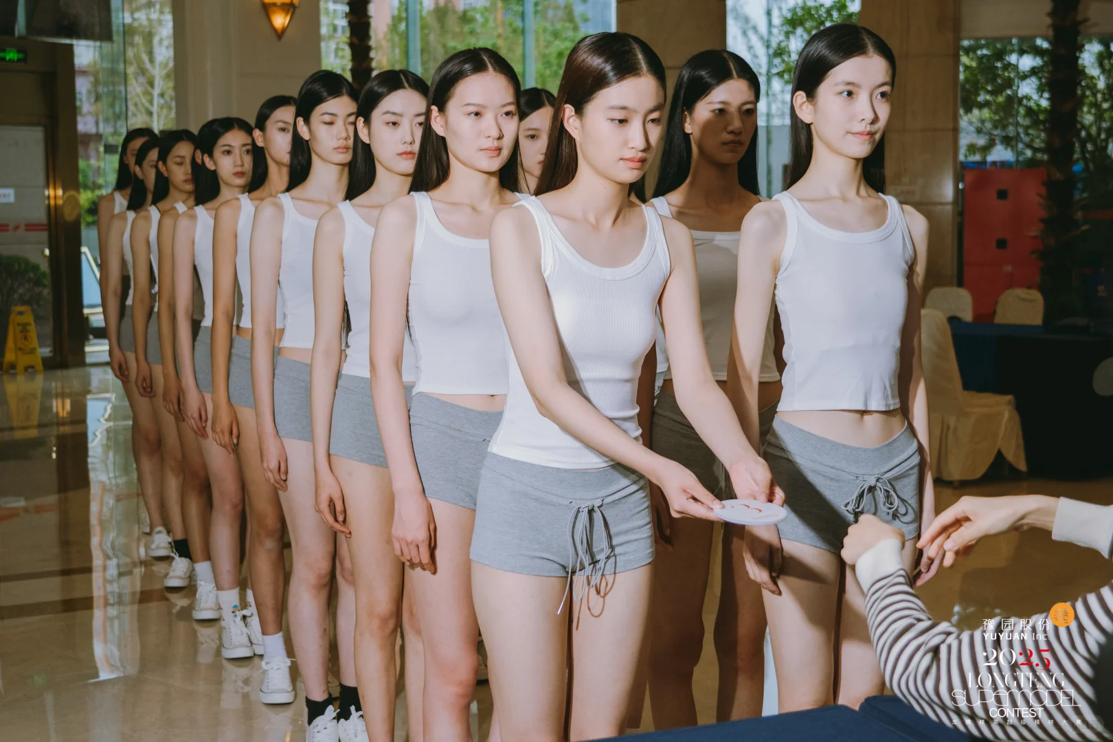 2025龙腾精英超模大赛女生组走秀 🌟