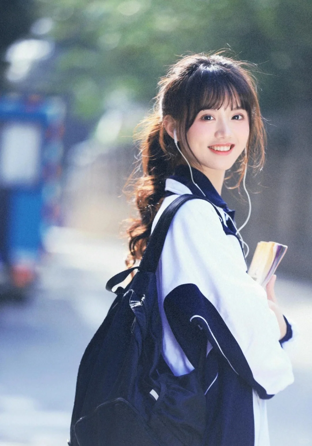 上学啦，不然要迟到啦