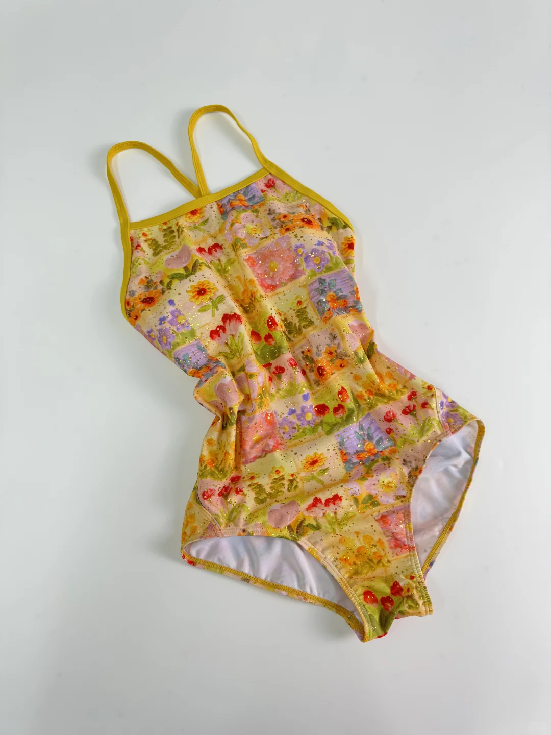 这么好看的泳衣我先穿了！真的好显身材～