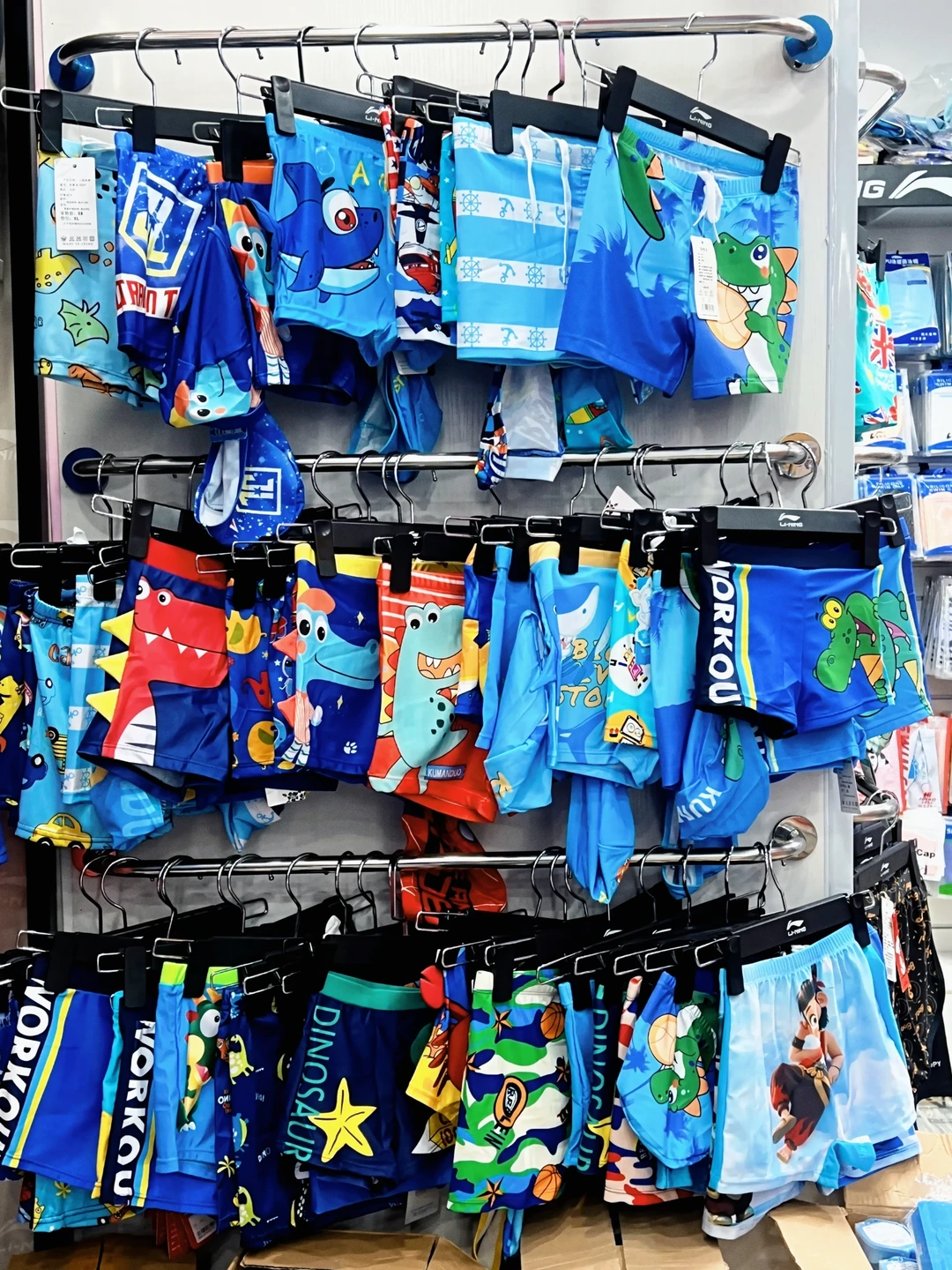 泳衣选到眼花！这家店把大人小孩的款全承包