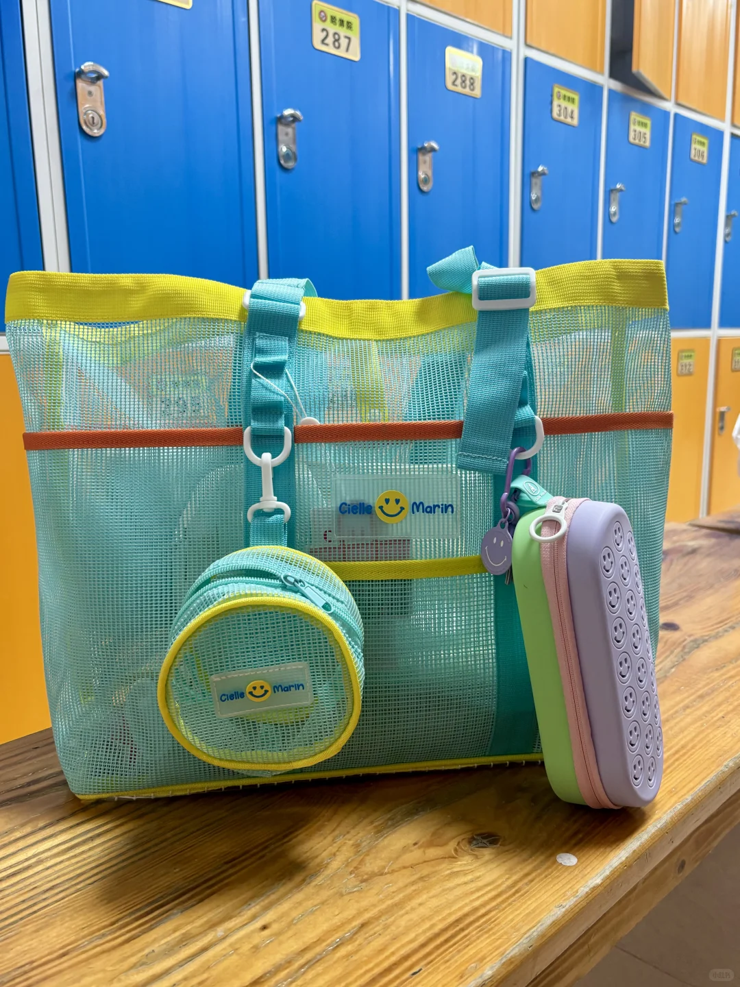 05女大游泳新装备