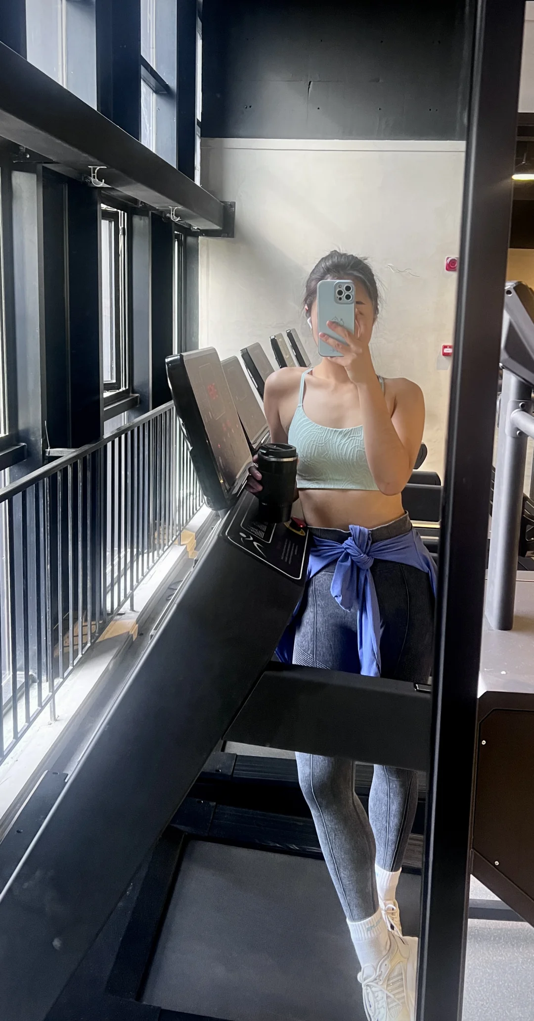 天冷了 男孩子记得加衣服 女孩子加我