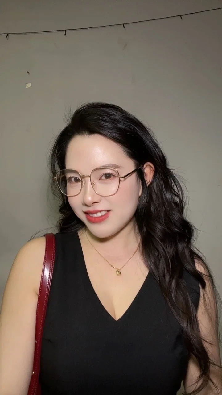 30+微胖少妇，温柔气质女人、