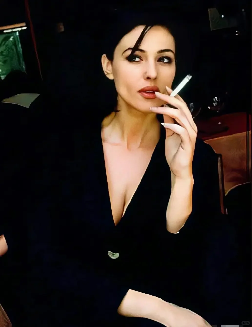 妩媚，风情万种女人味十足，还有什么形容词