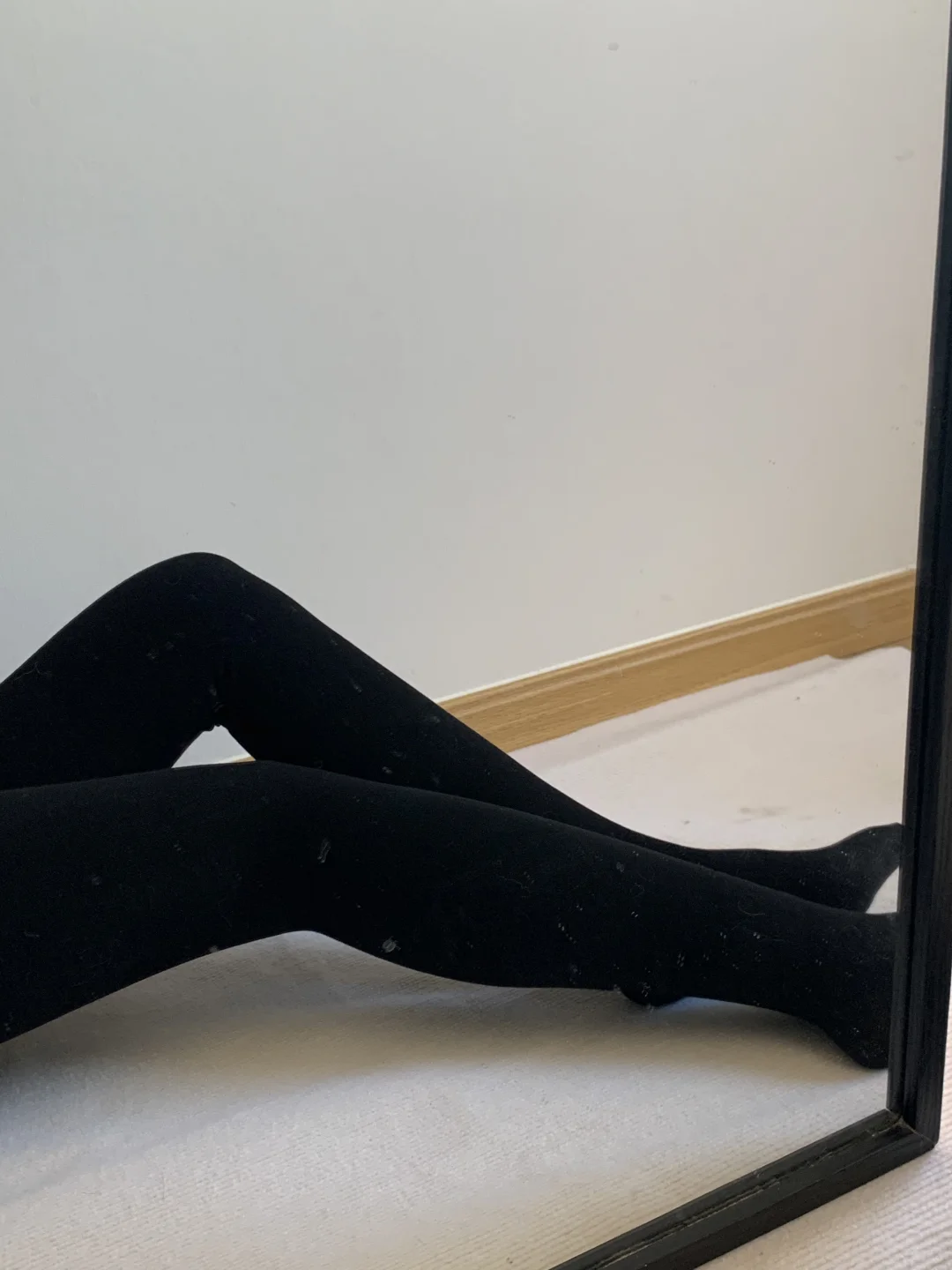 家里有宠物的不建议穿黑色的连体袜