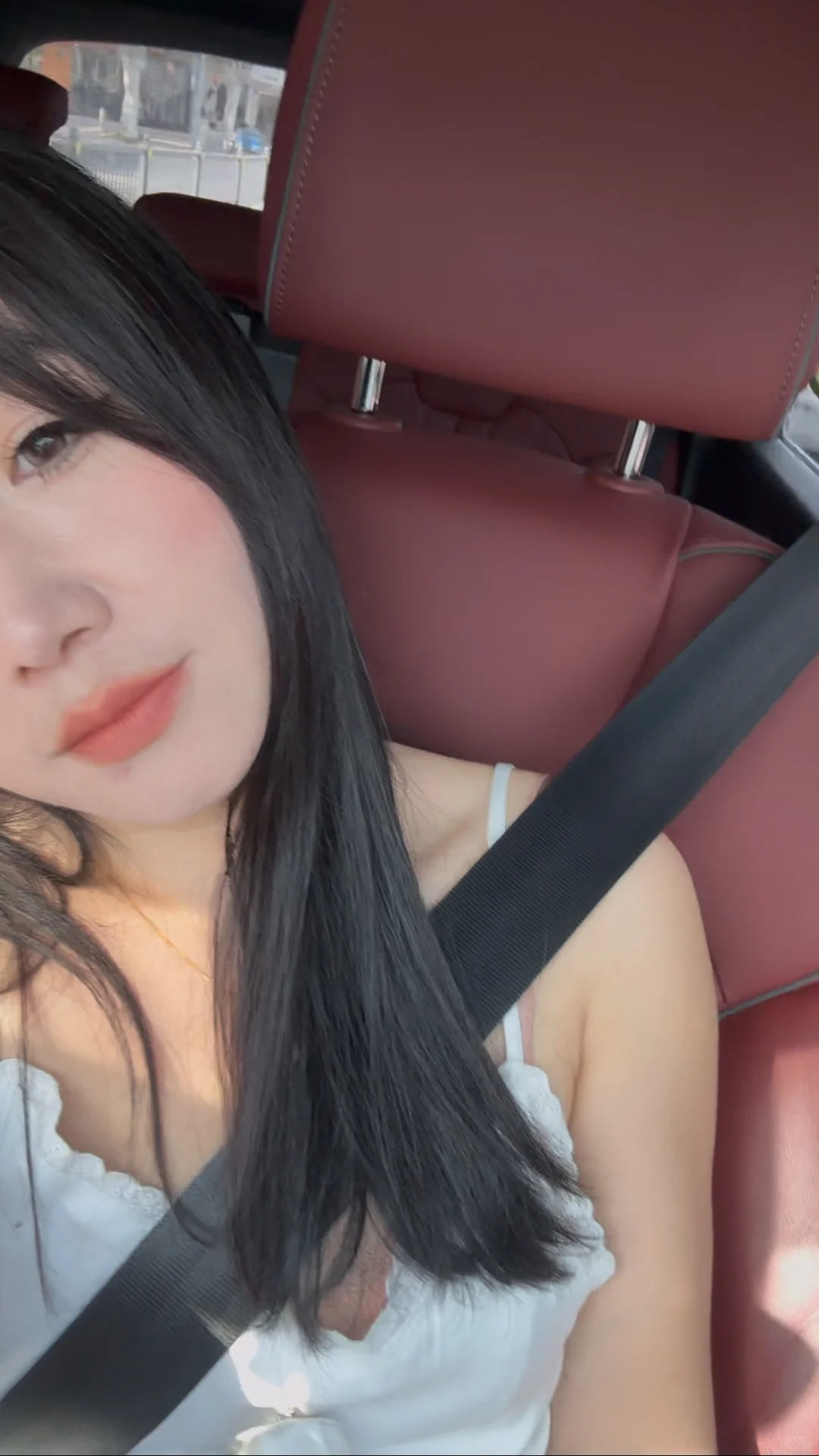 姐姐又开始光腿小裙裙啦～～