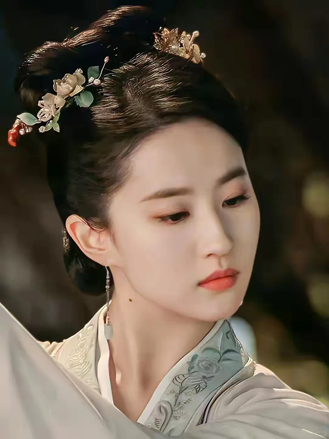 一颦一笑皆古典，刘亦菲是古装天花板吗？