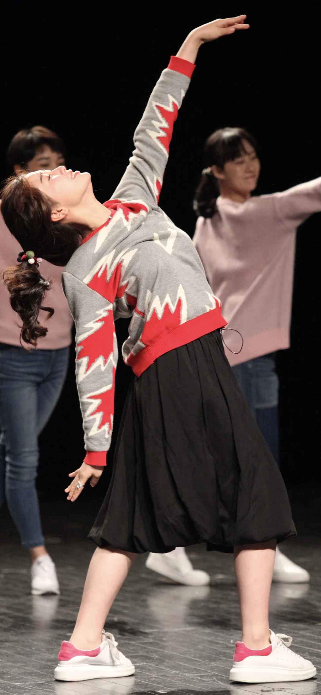 虞书欣早期表演 神情并貌仪态真好 美