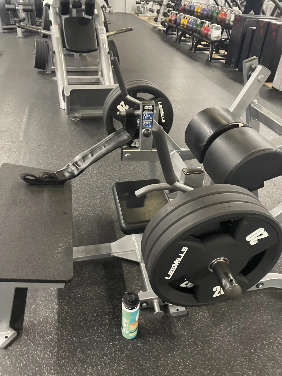 恭喜这位女士，臀推突破120公斤啦！