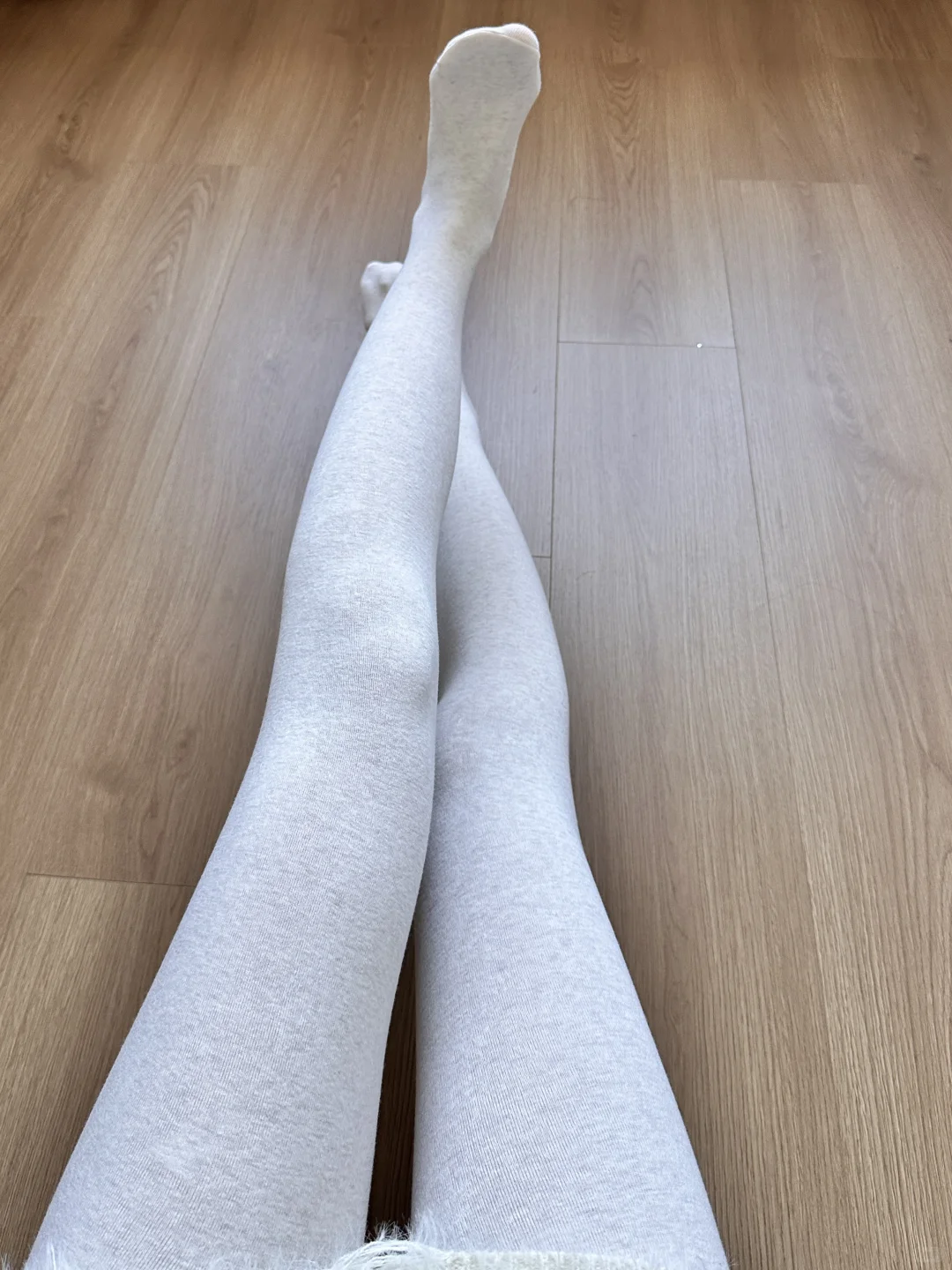 奶白色打底裤才是纯欲天花板吧！