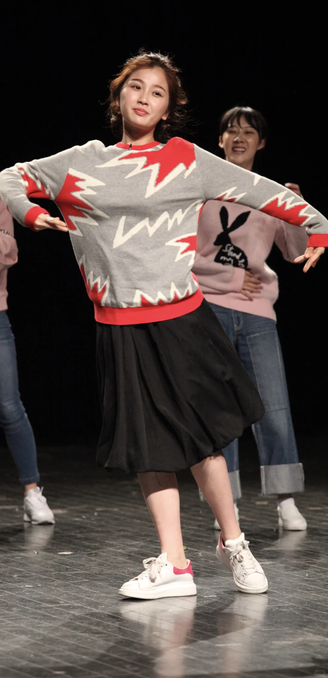 虞书欣早期表演 神情并貌仪态真好 美