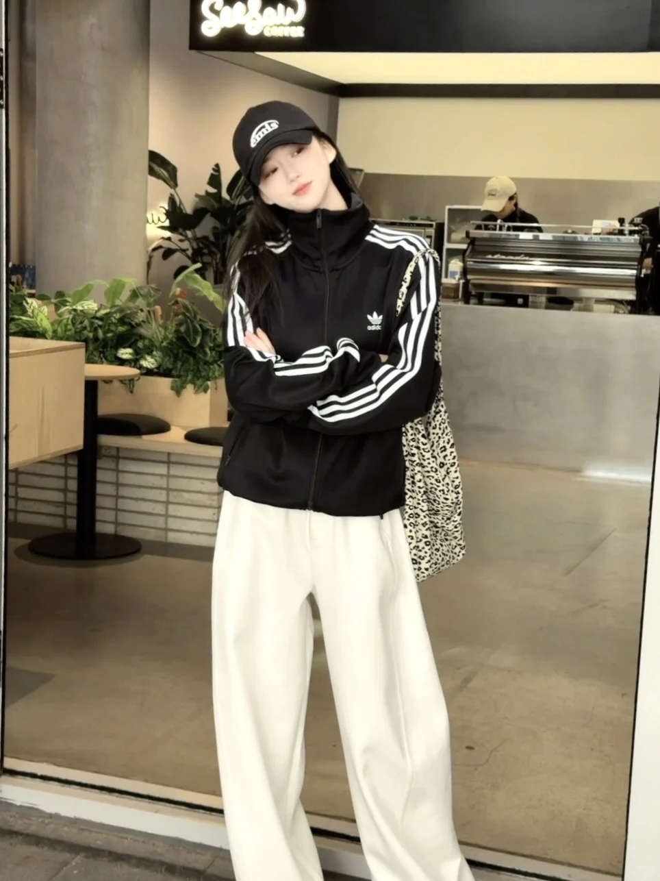 🇰🇷Adidas外套🖤很难不为黑白搭配着迷