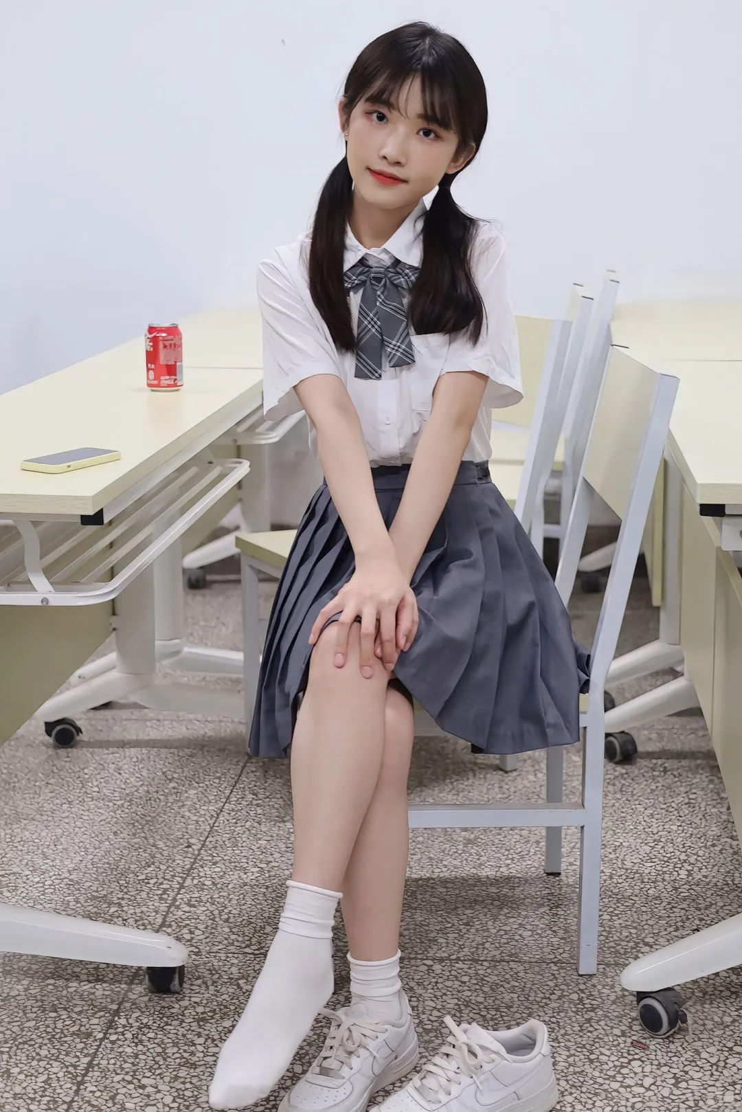 被教室里的她萌到了！！！