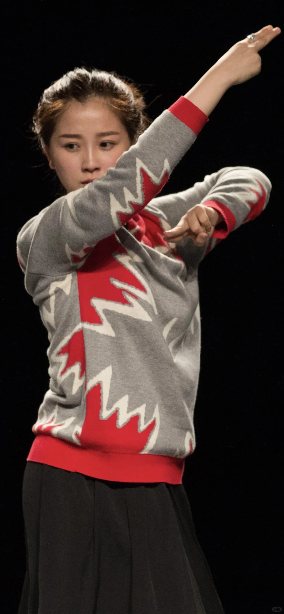 虞书欣早期表演 神情并貌仪态真好 美