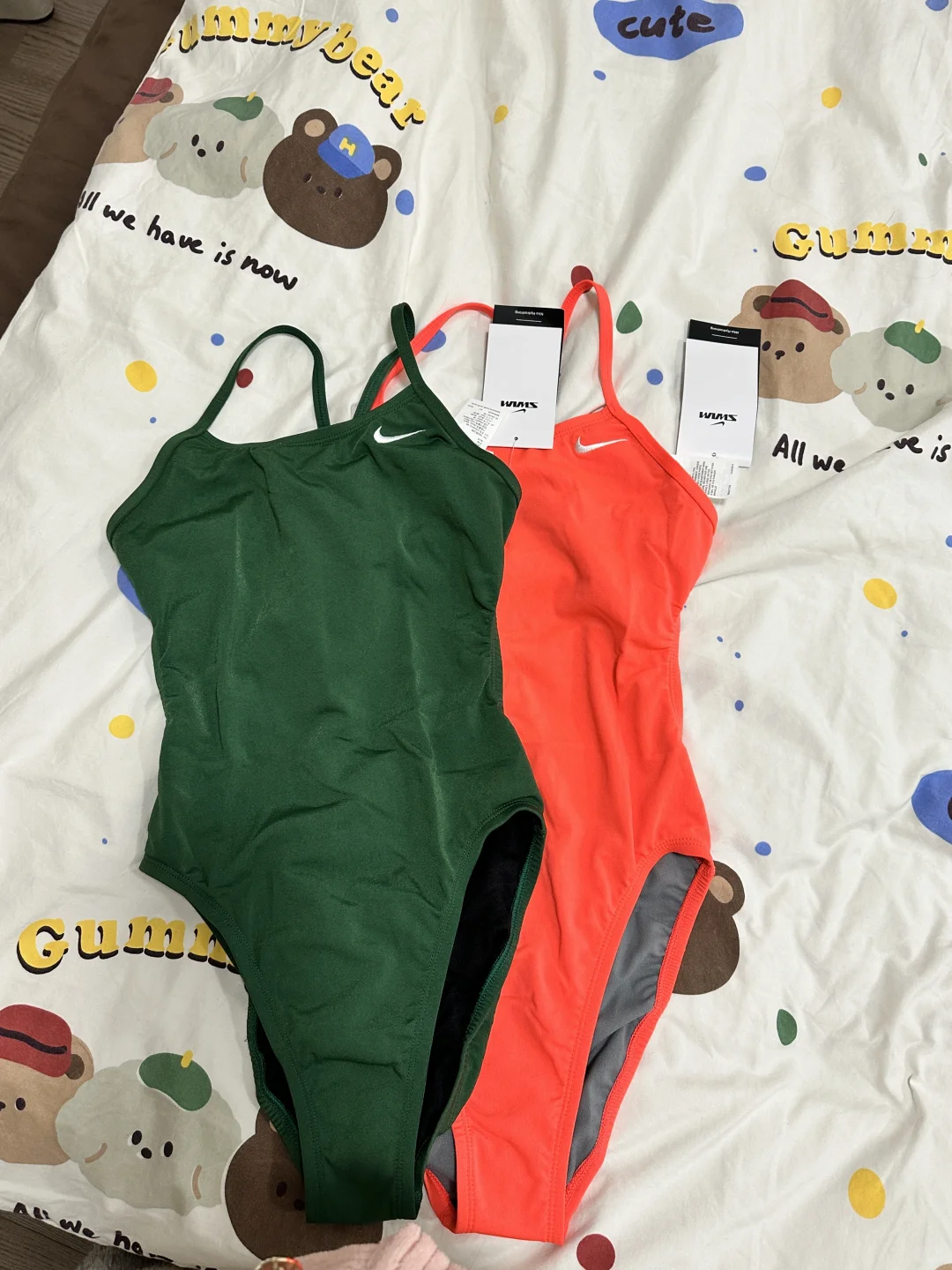 当你游完泳回到家，收到黑五买的新泳衣！