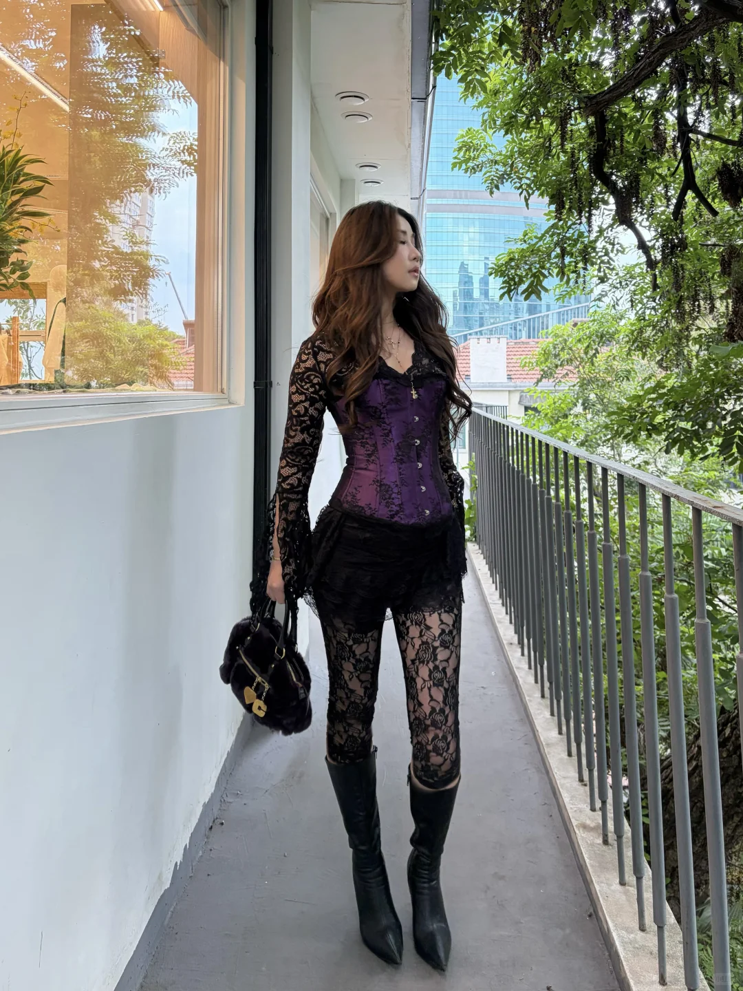 美女和她那50块的鱼骨胸衣