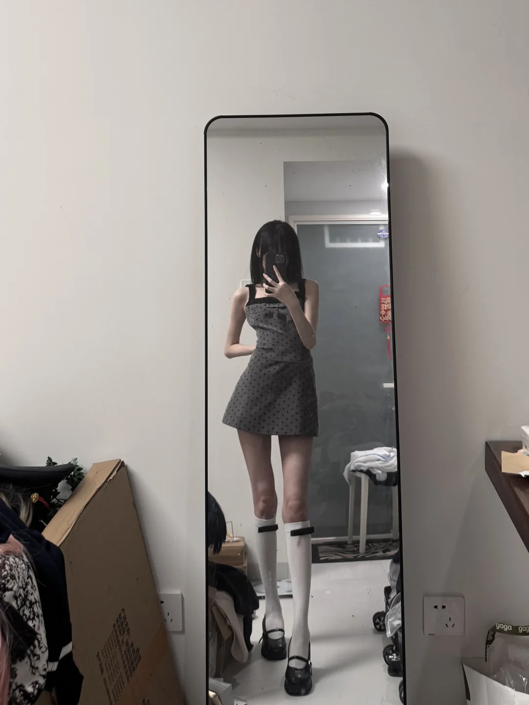 好纠结搭大腿袜还是小腿袜…