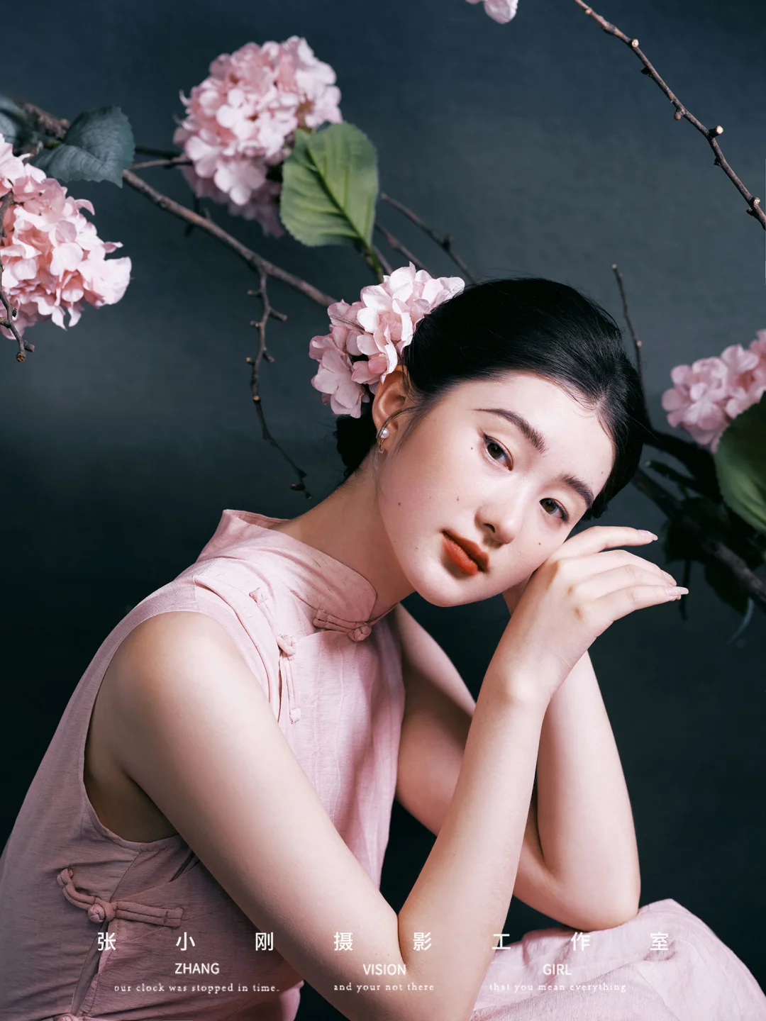 粉色旗袍少女🌸比花还娇艳