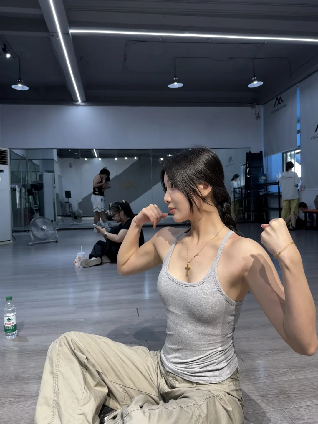 右滑眼看这个女人体脂率越来越高高高高高