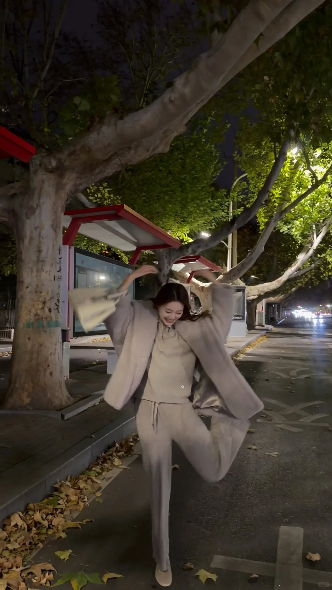 她一定比我成熟哈哈哈哈