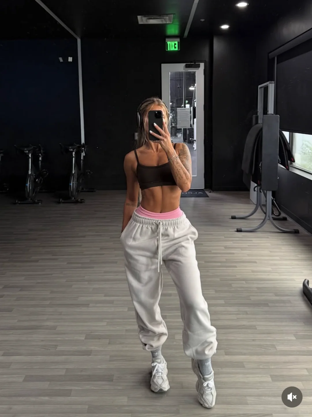 ins健身女身材很难不爱啊