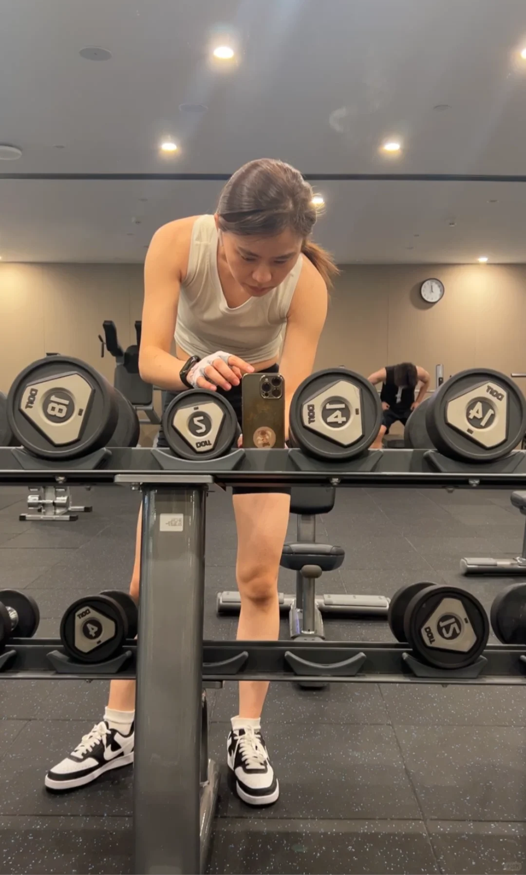 执着于练肌肉的女孩子