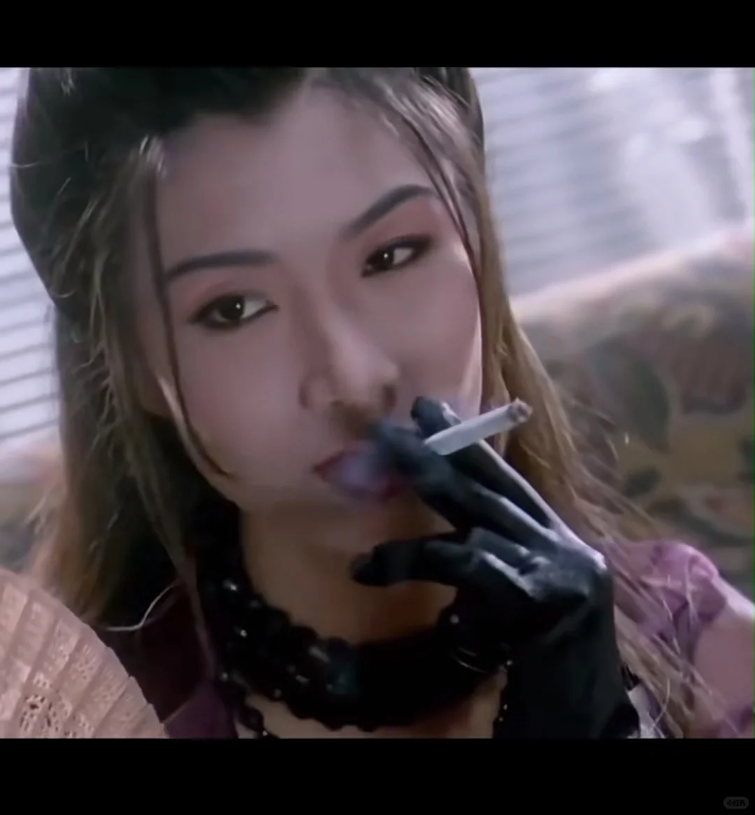 妩媚，风情万种女人味十足，还有什么形容词